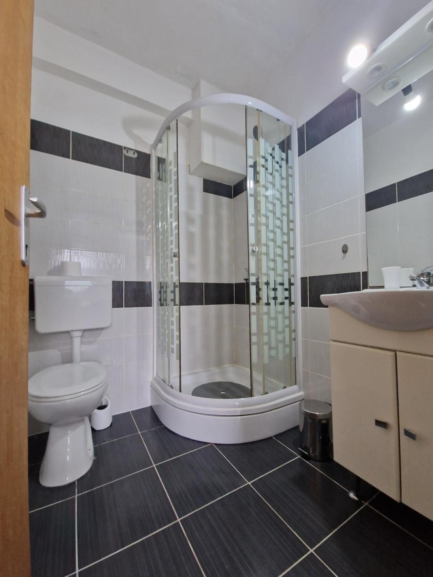 Ensuite Stay Rooms Spalato Esterno foto
